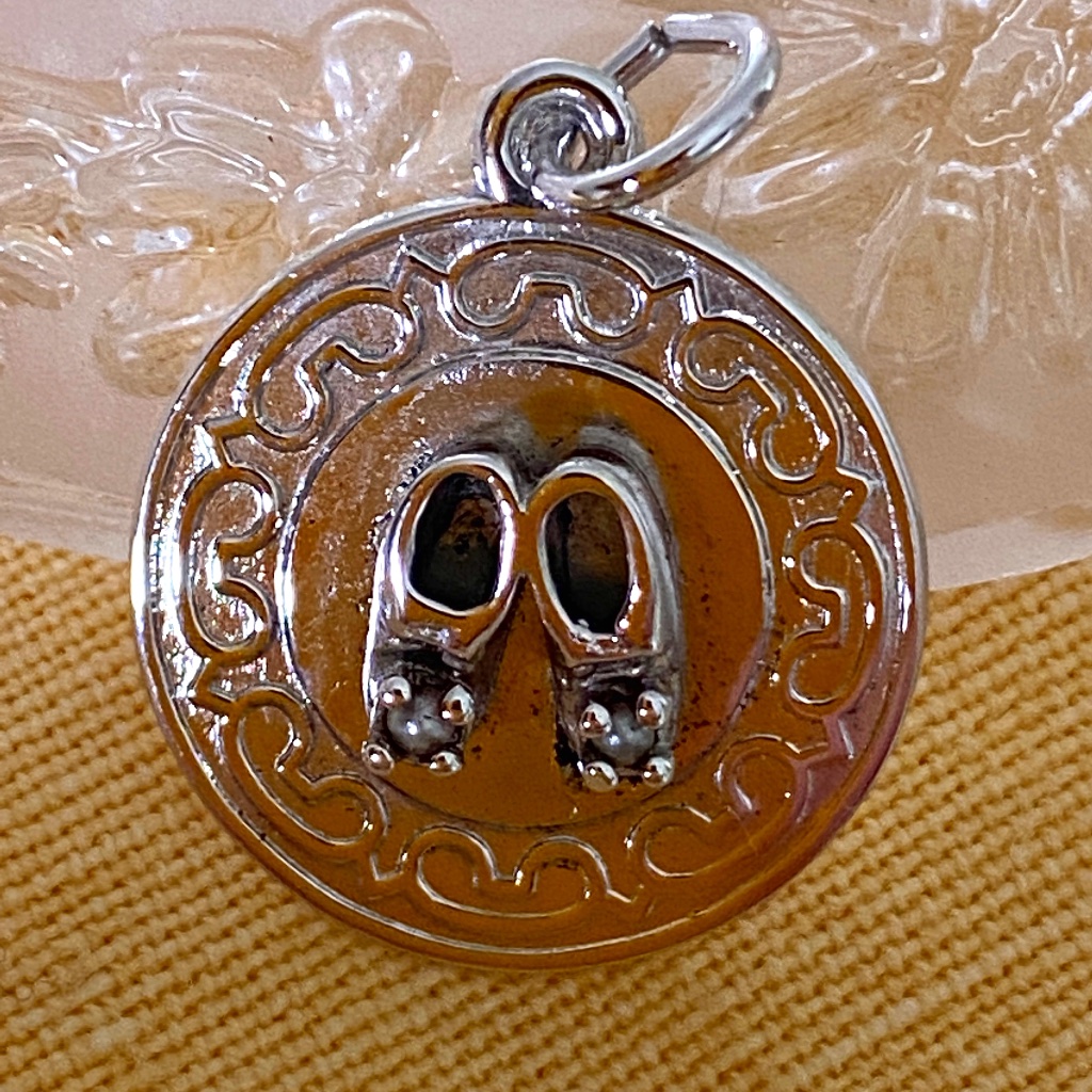 Vtg Rqc Sterling Baby Shoes With Pearls Disc Charm